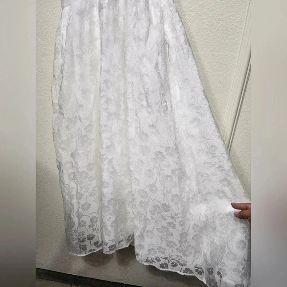 Lulu's Delicate Sweetness White Floral Burnout Midi Dress With Pockets M NWOT - Picture 9 of 12